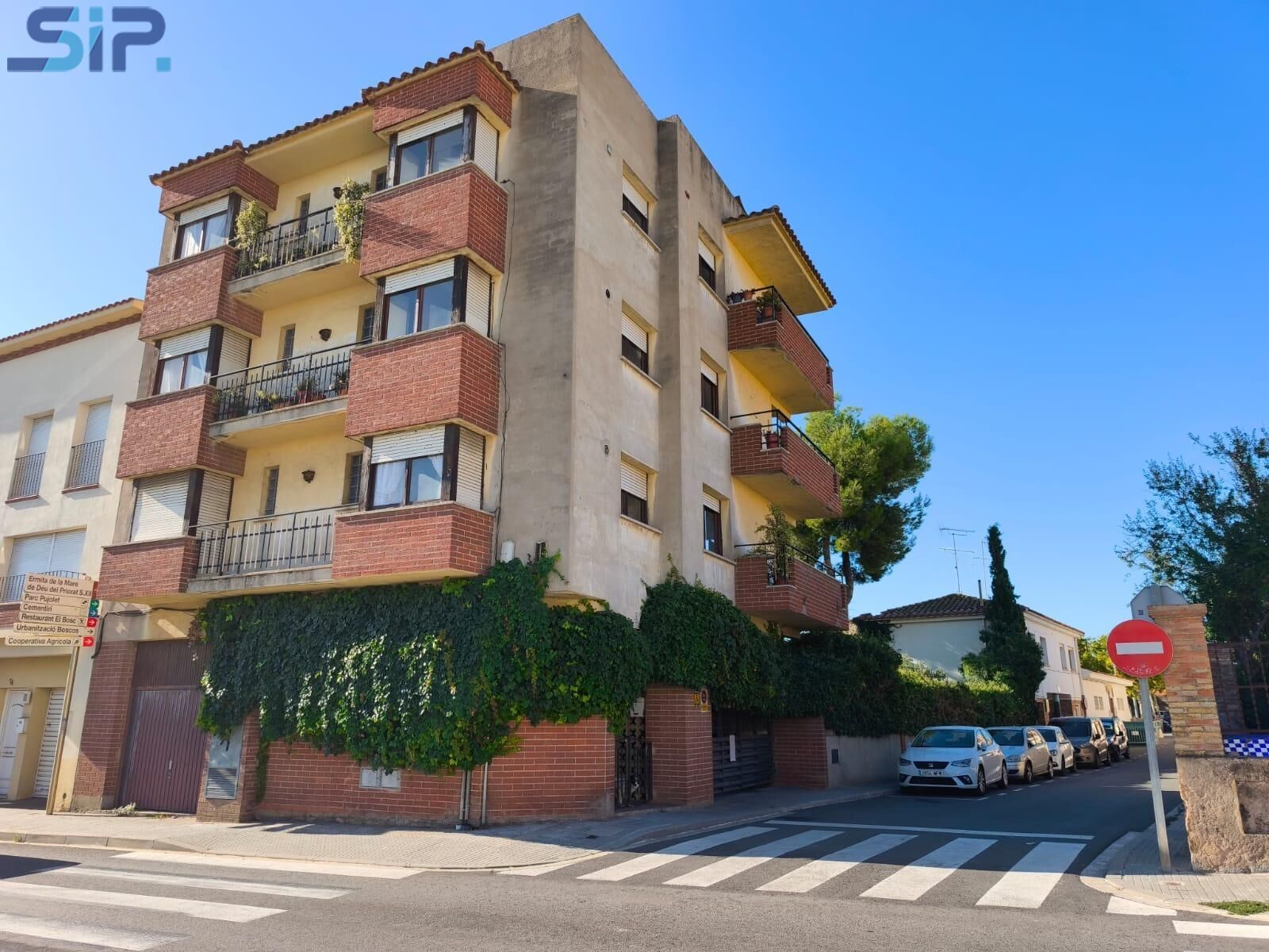 Vista exterior de Edifici en venda en Banyeres del Penedès