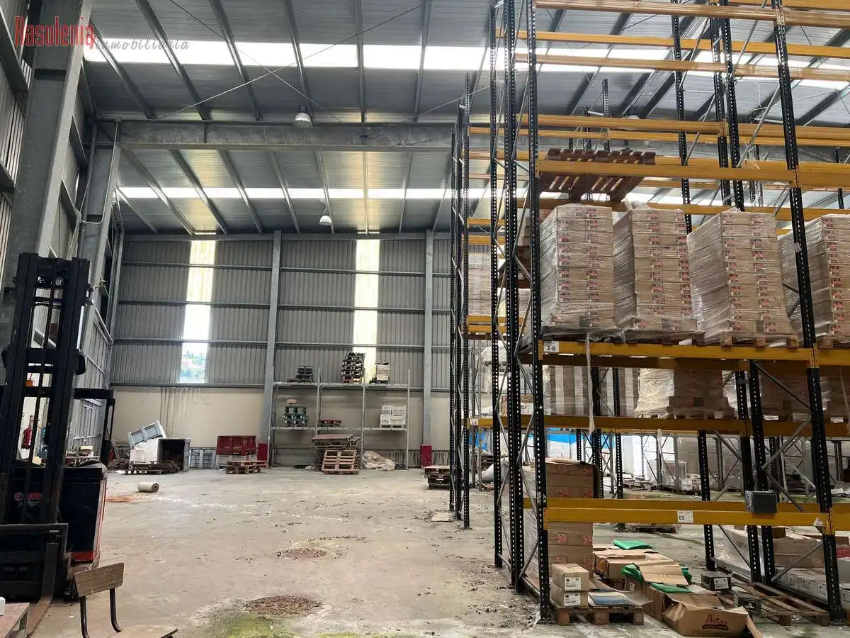 Nau industrial en venda en Cariño