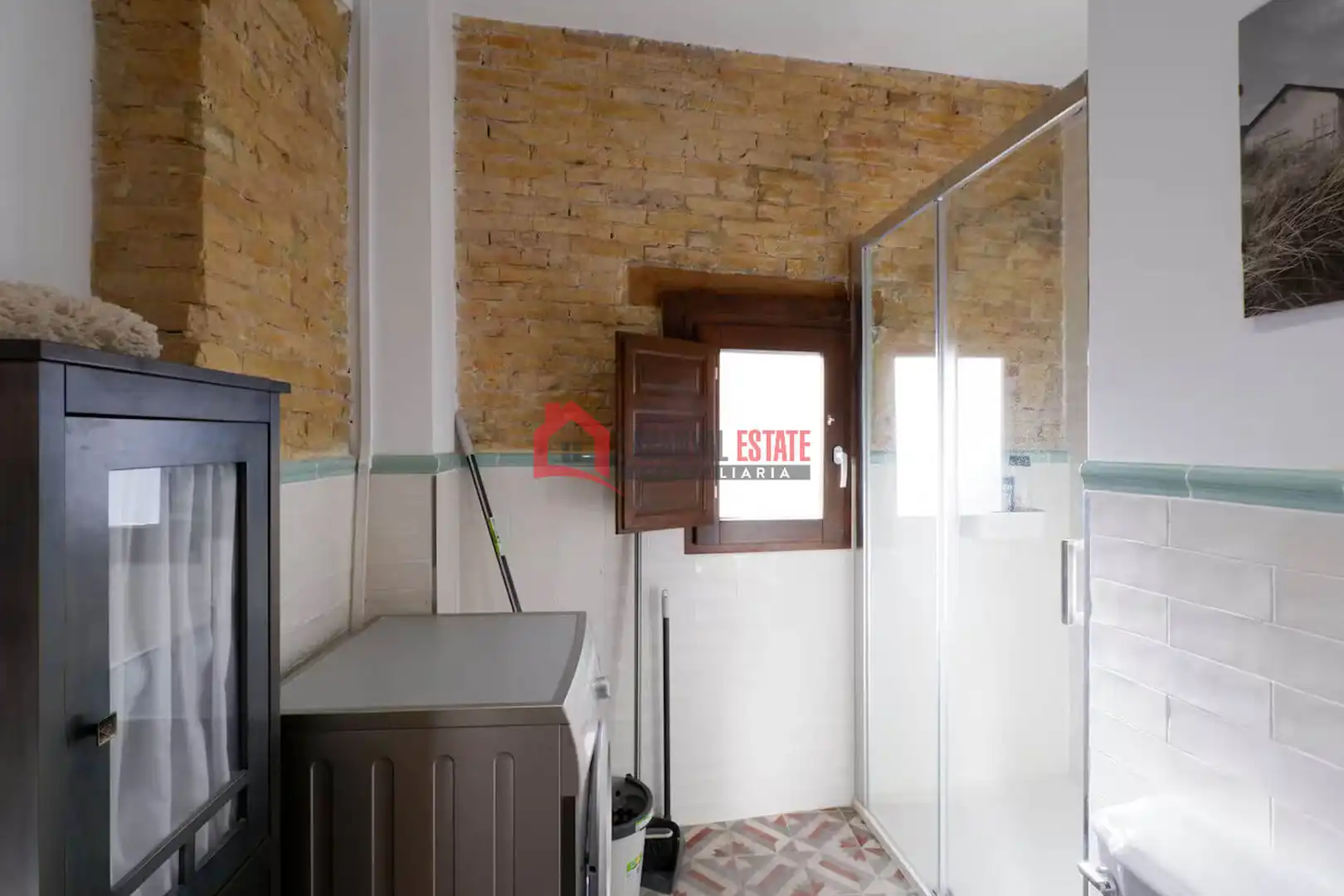 Bathroom of Duplexes for rent in Valencia  with Air Conditioner, Terrace and Furnished