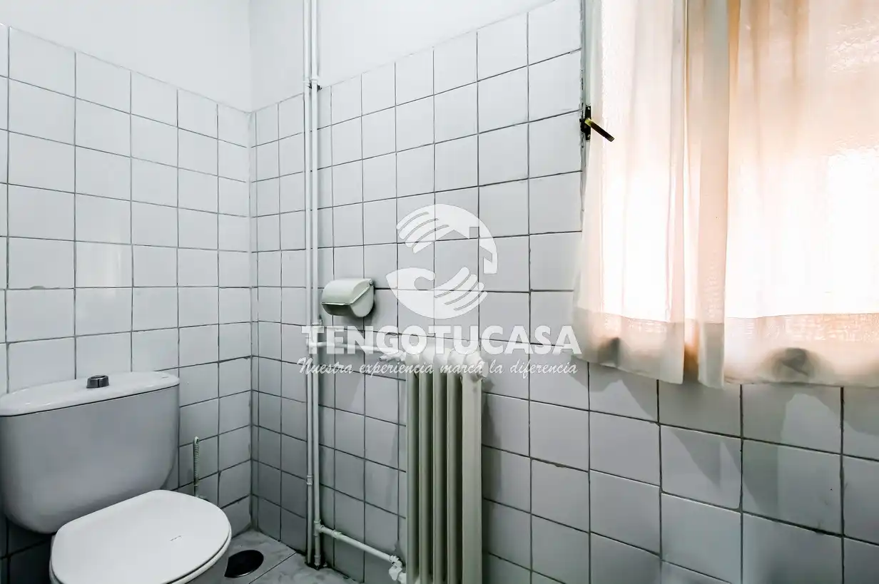 Bathroom of Flat for sale in Madrid  with Terrace and Furnished