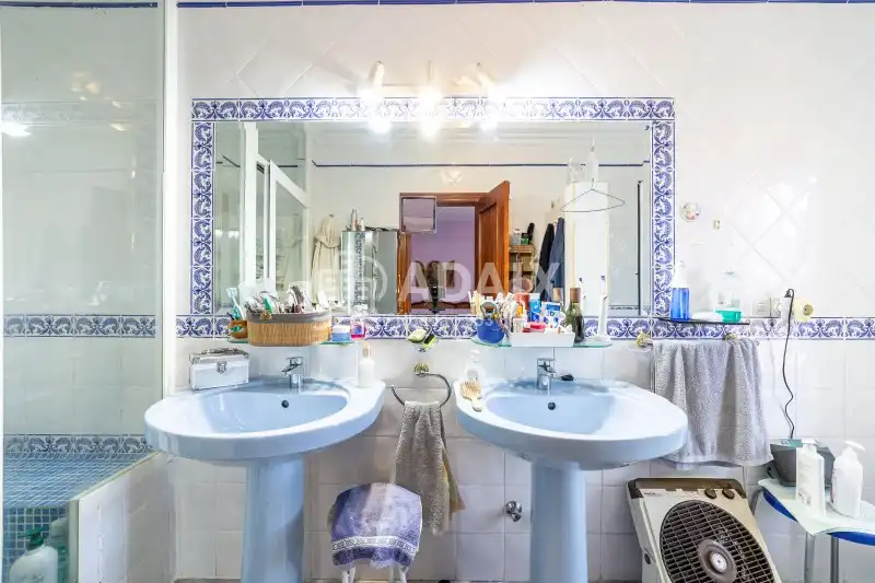 Bathroom of Houses for sale in Úbeda  with Air Conditioner, Heating and Terrace