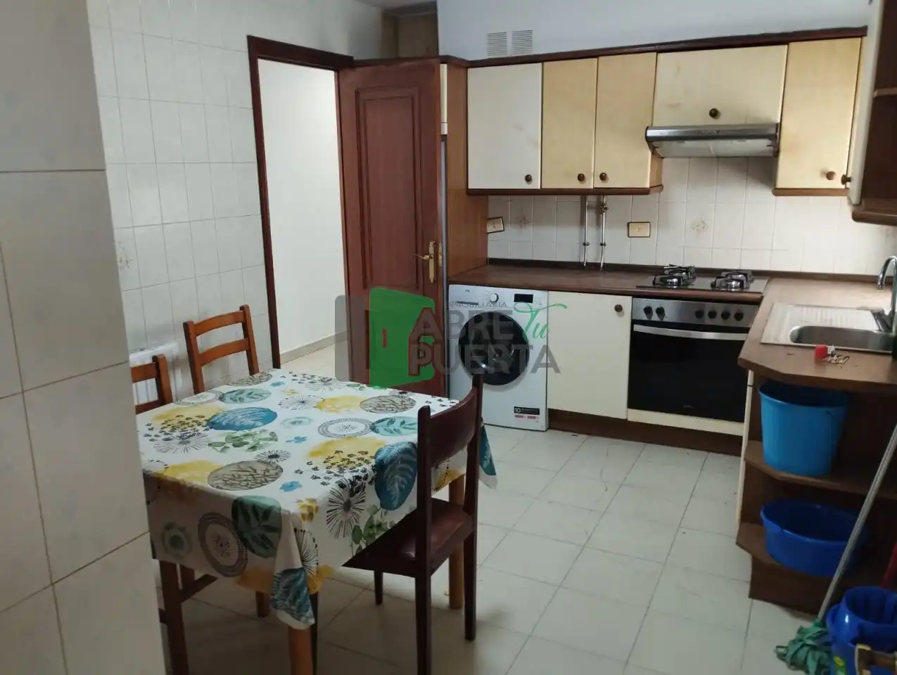 Cuina de Àtic en venda en A Pobra de Trives  amb Calefacció, Parquet i Moblat