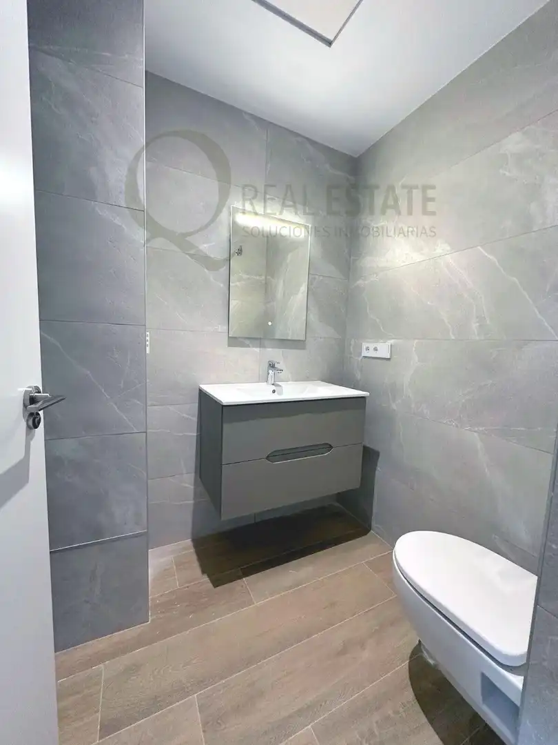 Badezimmer von Wohnung zum Verkauf in Finestrat mit Klimaanlage, Heizung und Privatgarten