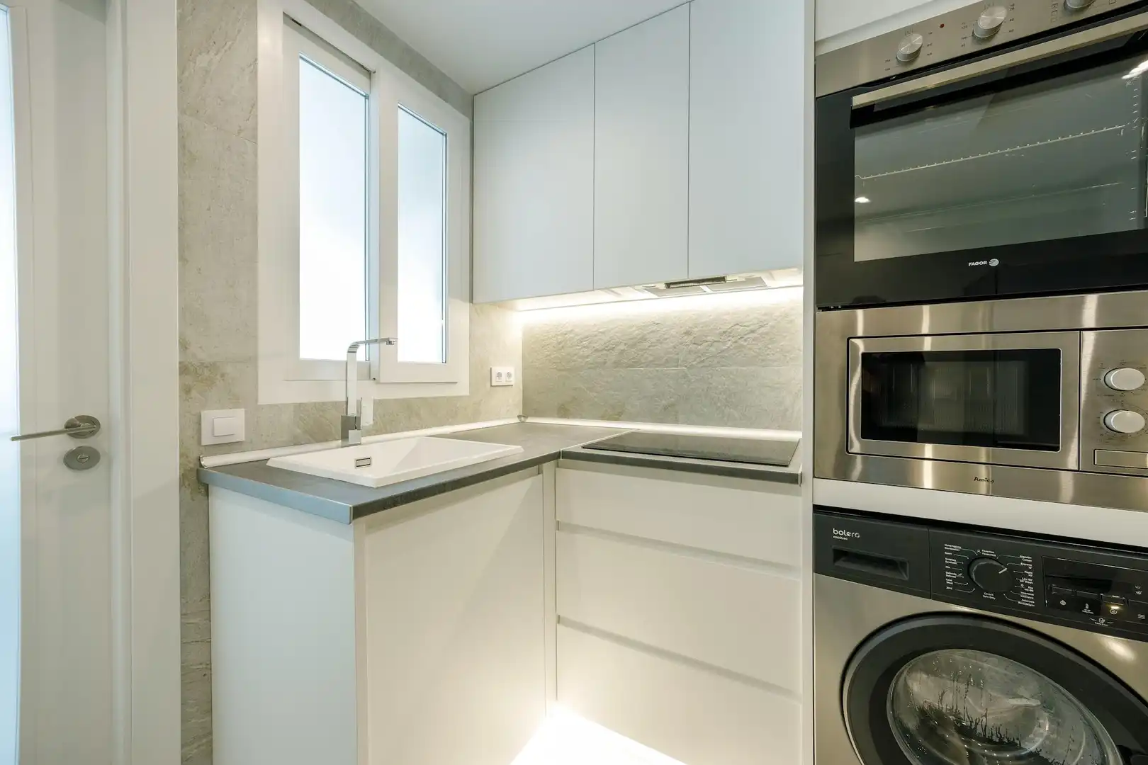 Kitchen of Flat for share in Valencia  with Air Conditioner, Washing machine and TV