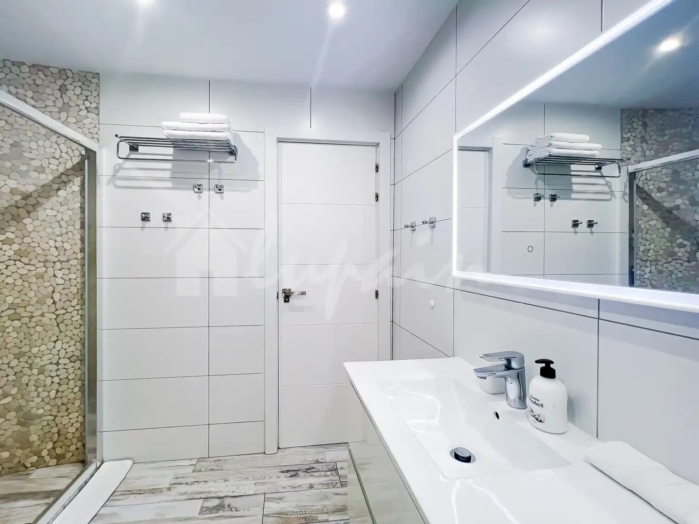 Badezimmer von Wohnungen zum Verkauf in Adeje