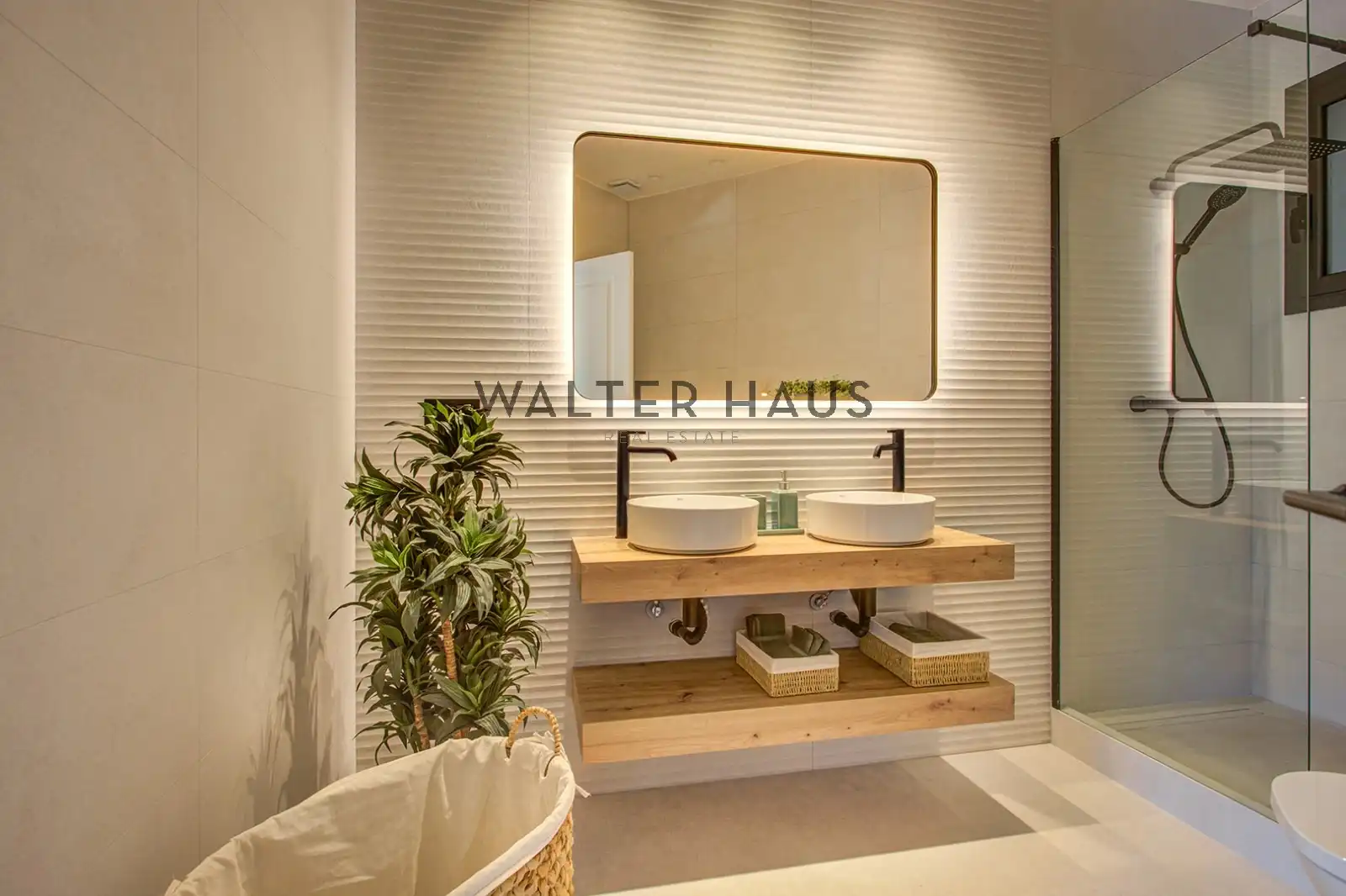 Baño de Piso en venta en Barcelona con Aire acondicionado, Amueblado y Horno