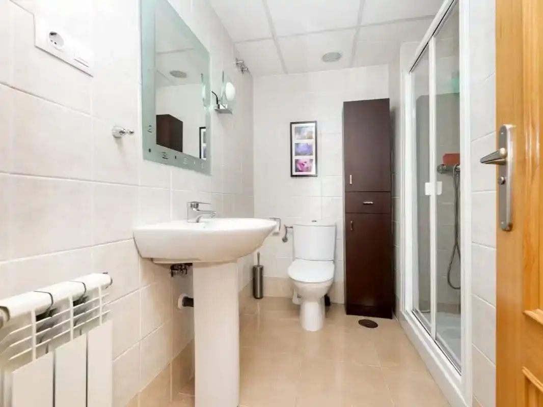 Badezimmer von Wohnung zur Miete in Granada mit Klimaanlage, Schwimmbad und Möbliert