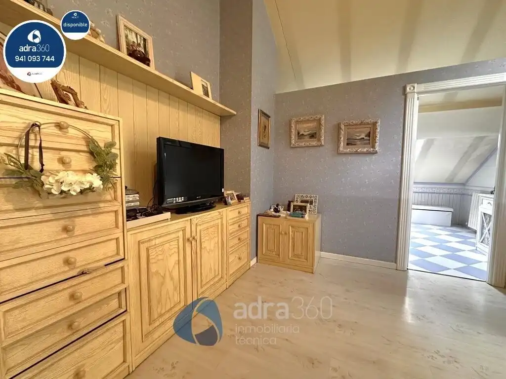 Habitación de Casa o chalet en venta en  Logroño con Aire acondicionado, Calefacción y Jardín privado