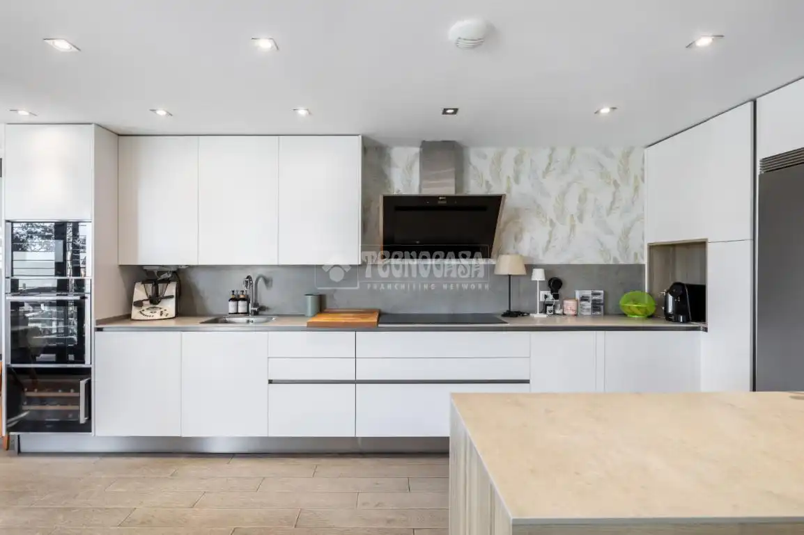 Cocina de Piso en venta en Torrelodones con Aire acondicionado, Jardín privado y Piscina comunitaria