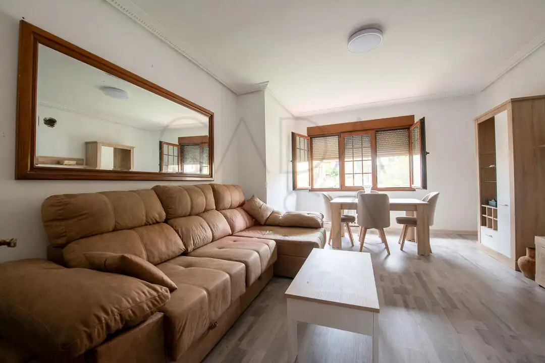Sala d'estar de Casa o xalet en venda en El Astillero   amb Calefacció i Jardí privat
