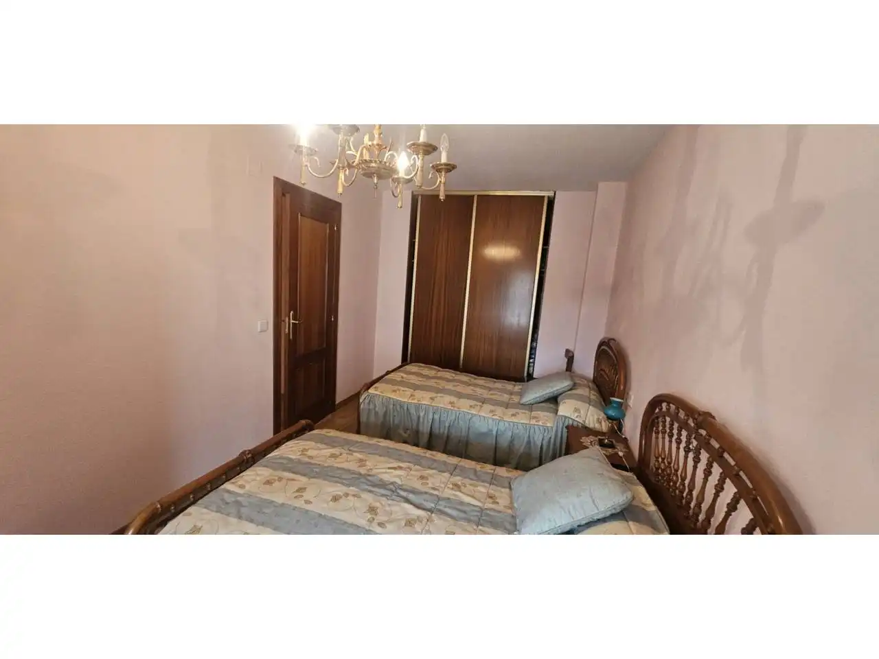 Dormitori de Apartament en venda en León Capital  amb Calefacció, Parquet i Traster