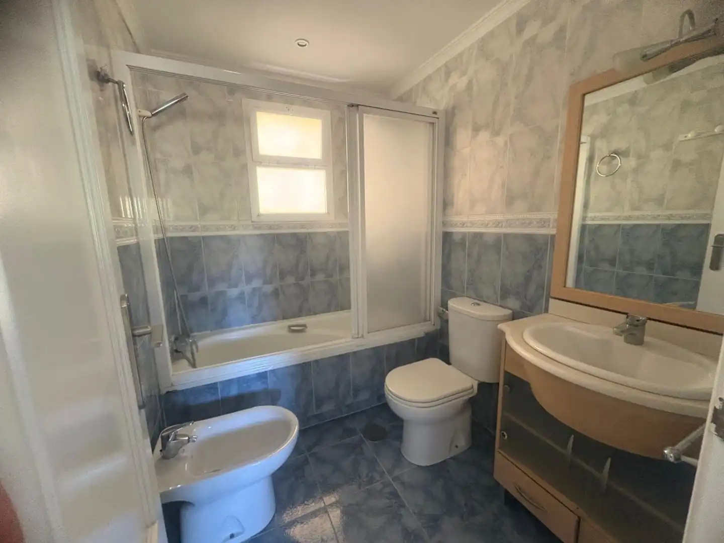 Baño de Piso en venta en Torremolinos con Calefacción, Terraza y Trastero