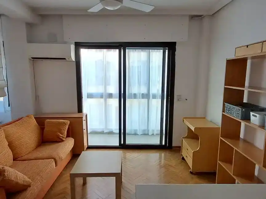 Sala de estar de Estudio de alquiler en Madrid con Aire acondicionado, Parquet y Amueblado