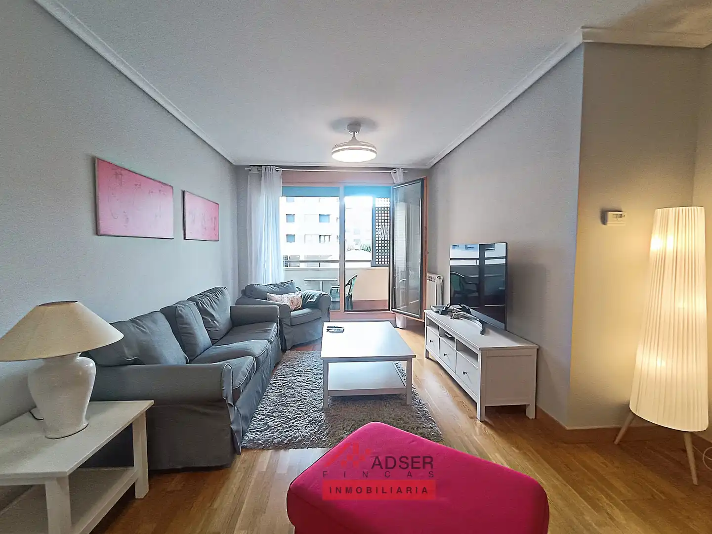 Sala d'estar de Pis en venda en Lardero amb Calefacció, Parquet i Terrassa