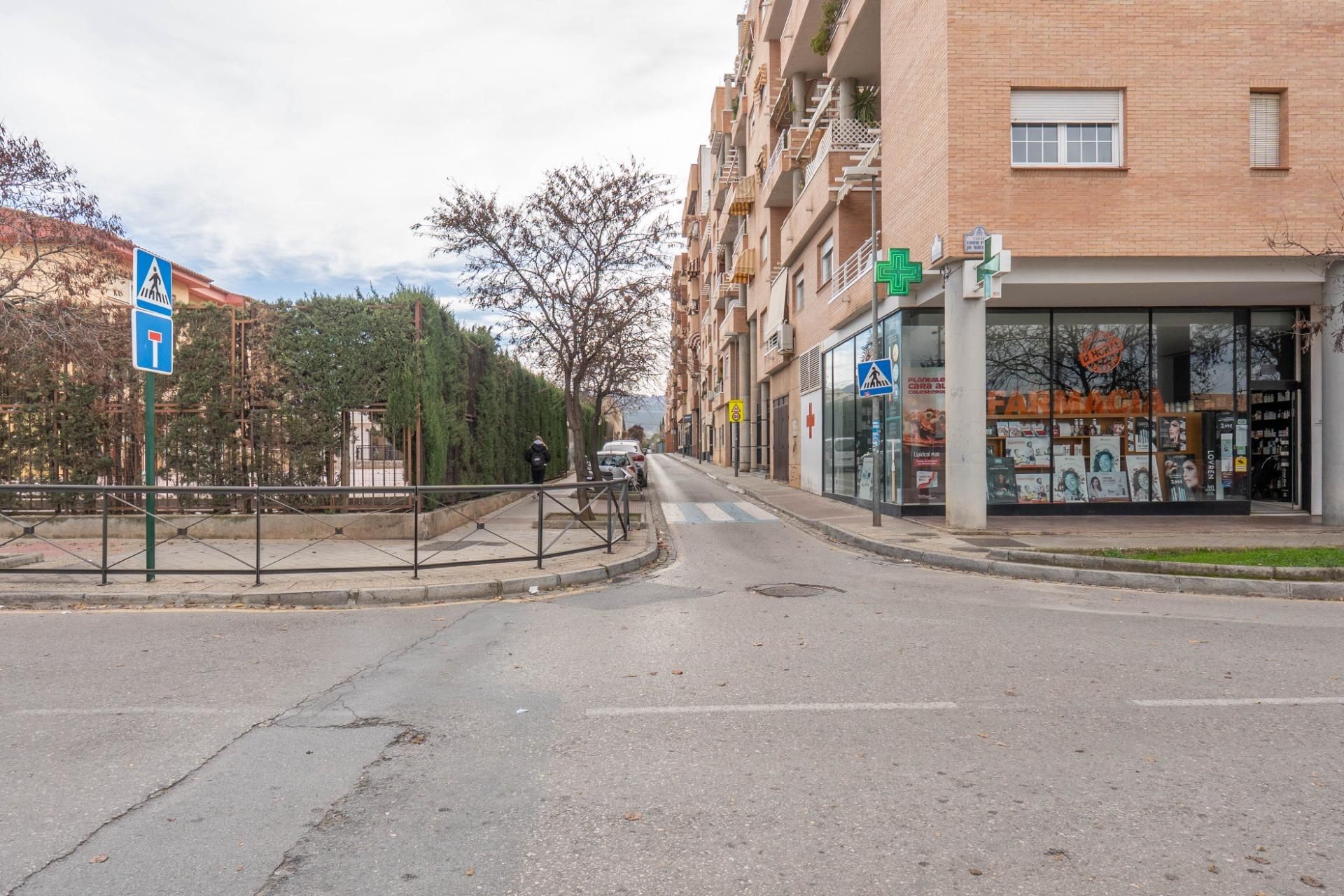 Exterior view of Premises for sale in  Granada Capital
