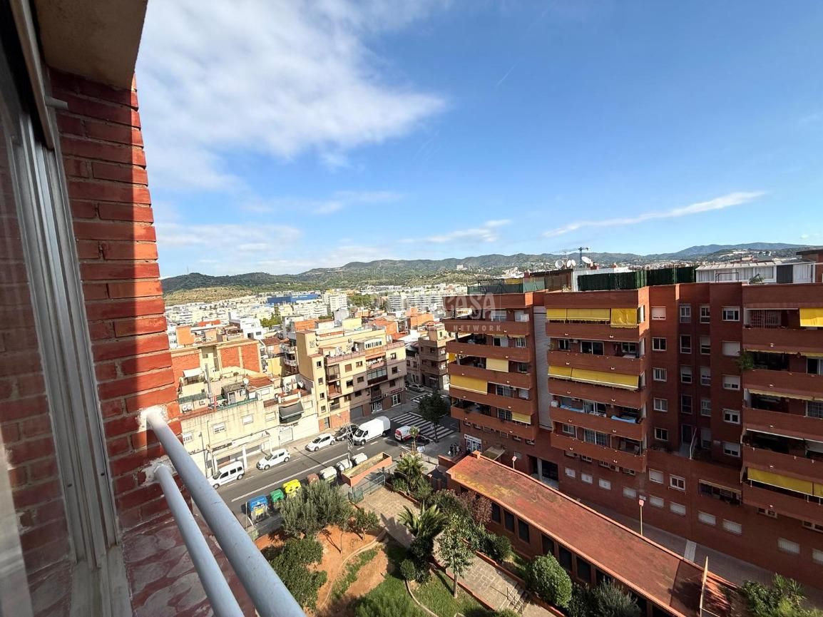 Flat for sale in Lloreda, Salut - Lloreda