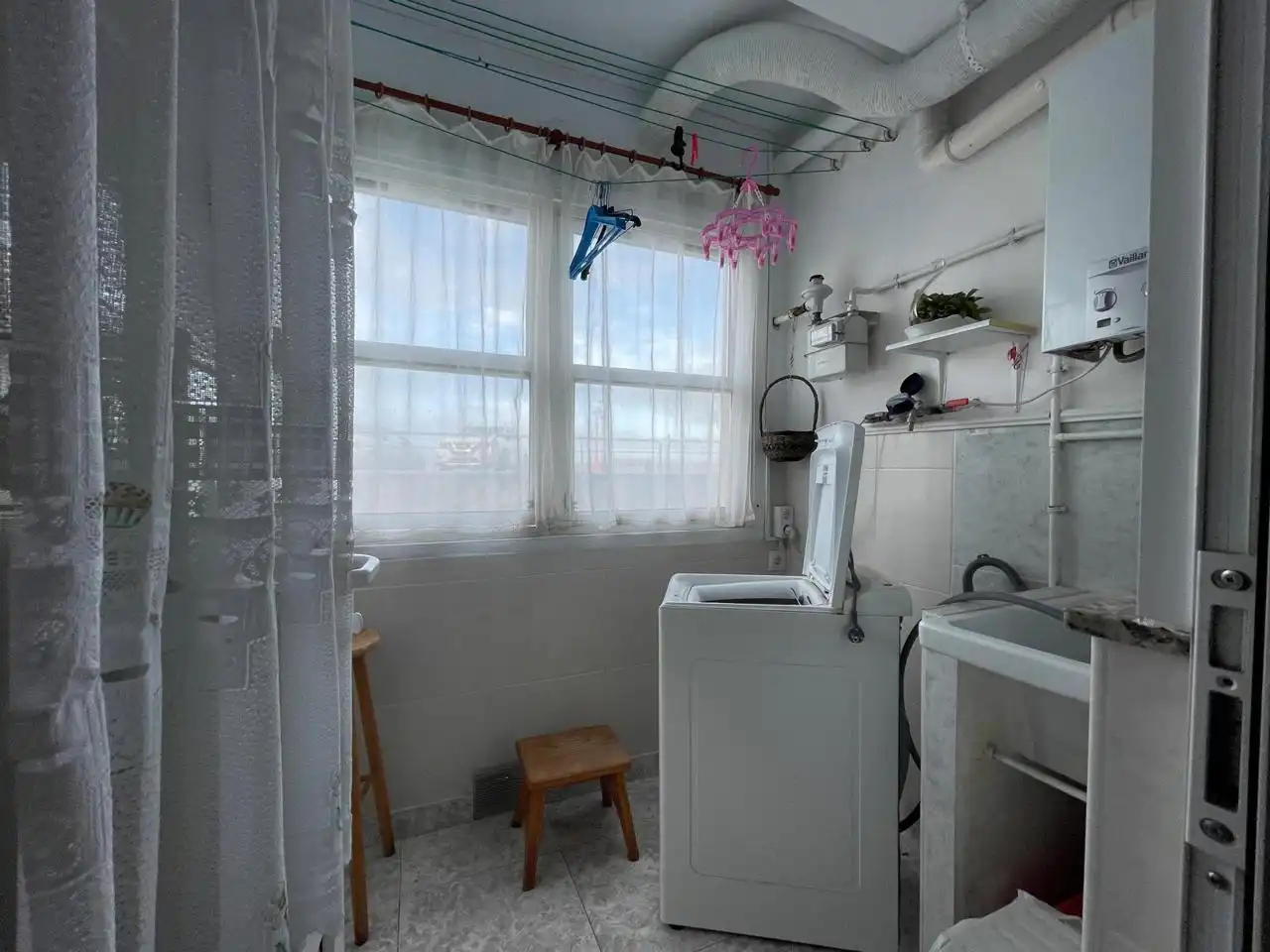 Schlafzimmer von Erdgeschoss zum Verkauf in A Coruña Capital  mit Abstellraum