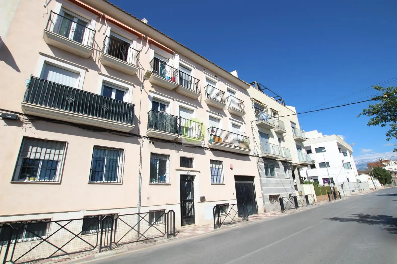 Exterior view of Flat for sale in Armilla  with Air Conditioner, Storage room and Balcony