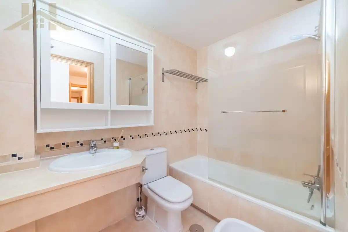 Badezimmer von Wohnung zum Verkauf in Valdemoro mit Klimaanlage, Heizung und Parkett