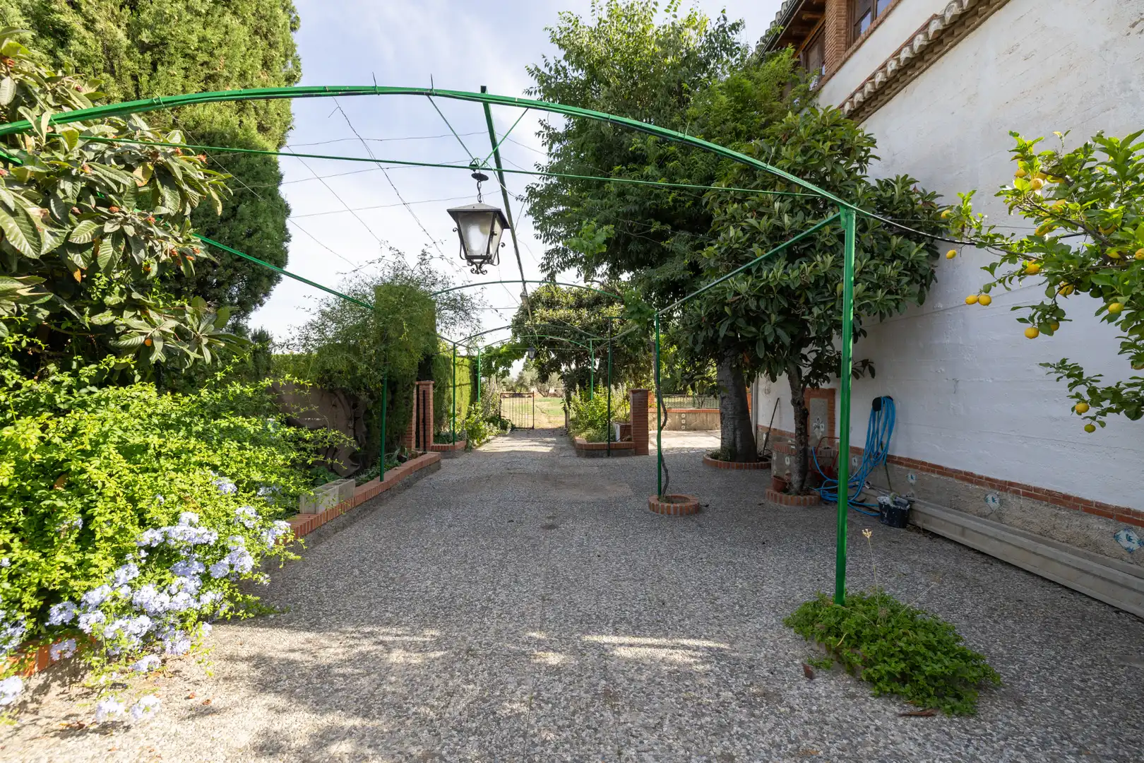 Vista exterior de Casa o xalet en venda en Ogíjares amb Calefacció, Jardí privat i Piscina
