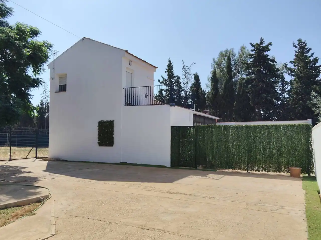Vista exterior de Casa o chalet de alquiler en Carmona con Aire acondicionado, Calefacción y Jardín privado