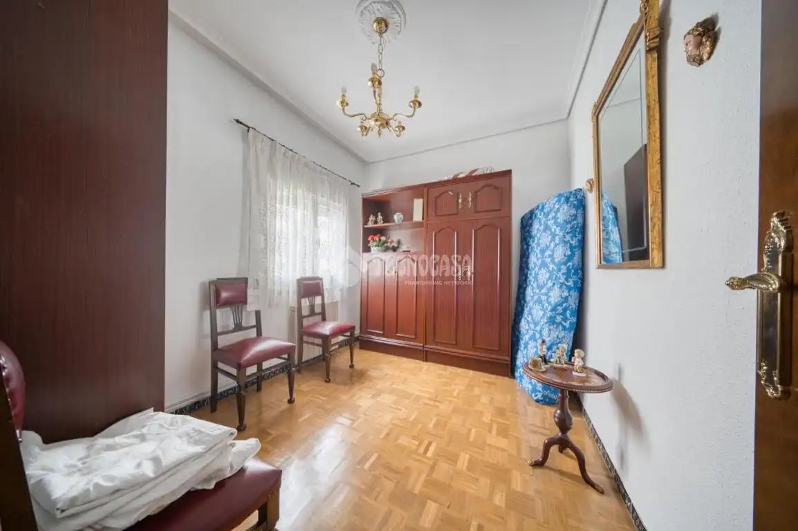 Habitación de Piso en venta en Valladolid con Calefacción, Parquet y Terraza