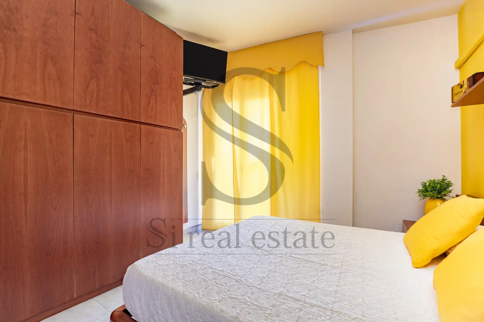 Schlafzimmer von Wohnung zum Verkauf in Barcelona mit Klimaanlage und Balkon