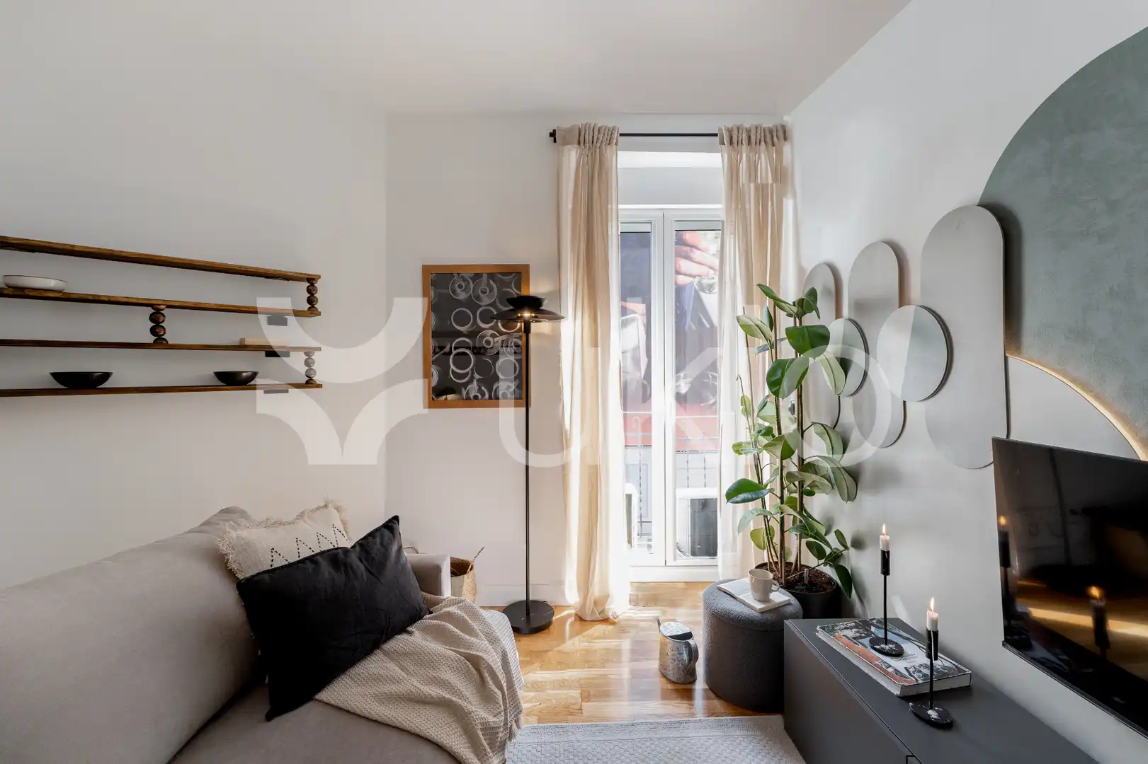 Dormitori de Apartament de lloguer en Madrid amb Aire condicionat, Calefacció i Moblat