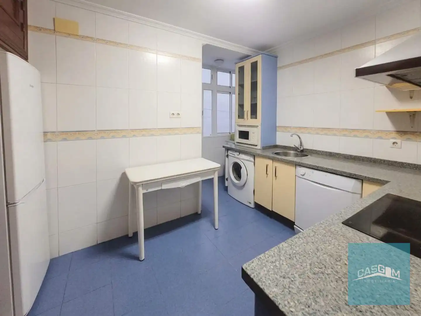 Cuina de Pis en venda en Huelva amb Forn, Rentadora i Microones