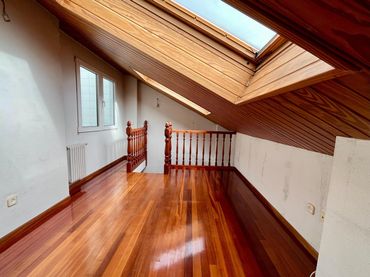 Dúplex con ascensor en venta en Calle de Isabel II