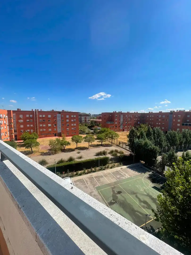 Vista exterior de Ático de alquiler en Alcalá de Henares con Aire acondicionado, Calefacción y Jardín privado