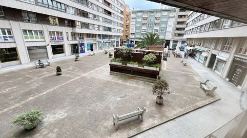 Oficina en el centro de Avilés, con vistas a la plaza de Maspalomas. Anteriormente centro estético, de unos 60 metros cuadrados di
