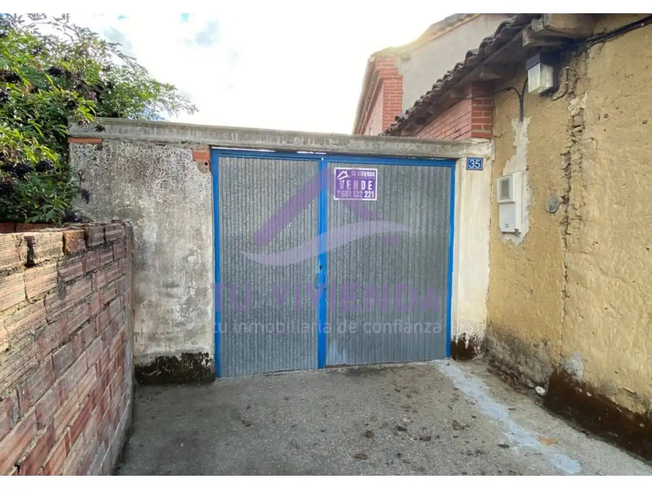 Aparcament de Casa o xalet en venda en Villaluenga de la Vega amb Calefacció i Moblat