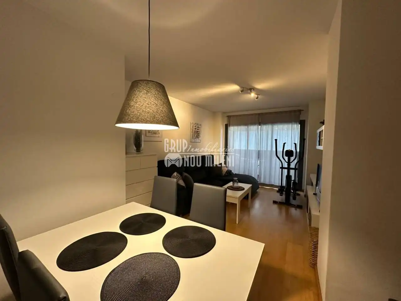 Sala d'estar de Pis de lloguer en Paterna amb Aire condicionat, Terrassa i Moblat