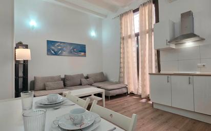 Living room of Flat to rent in  Barcelona Capital  with Air Conditioner, Heating and Parquet flooring