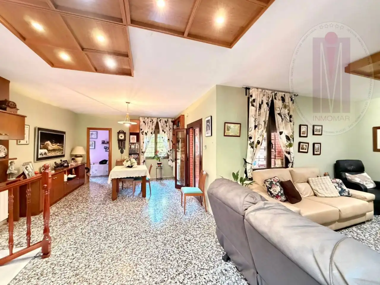 Sala de estar de Casa adosada en venta en Sitges con Aire acondicionado, Calefacción y Jardín privado