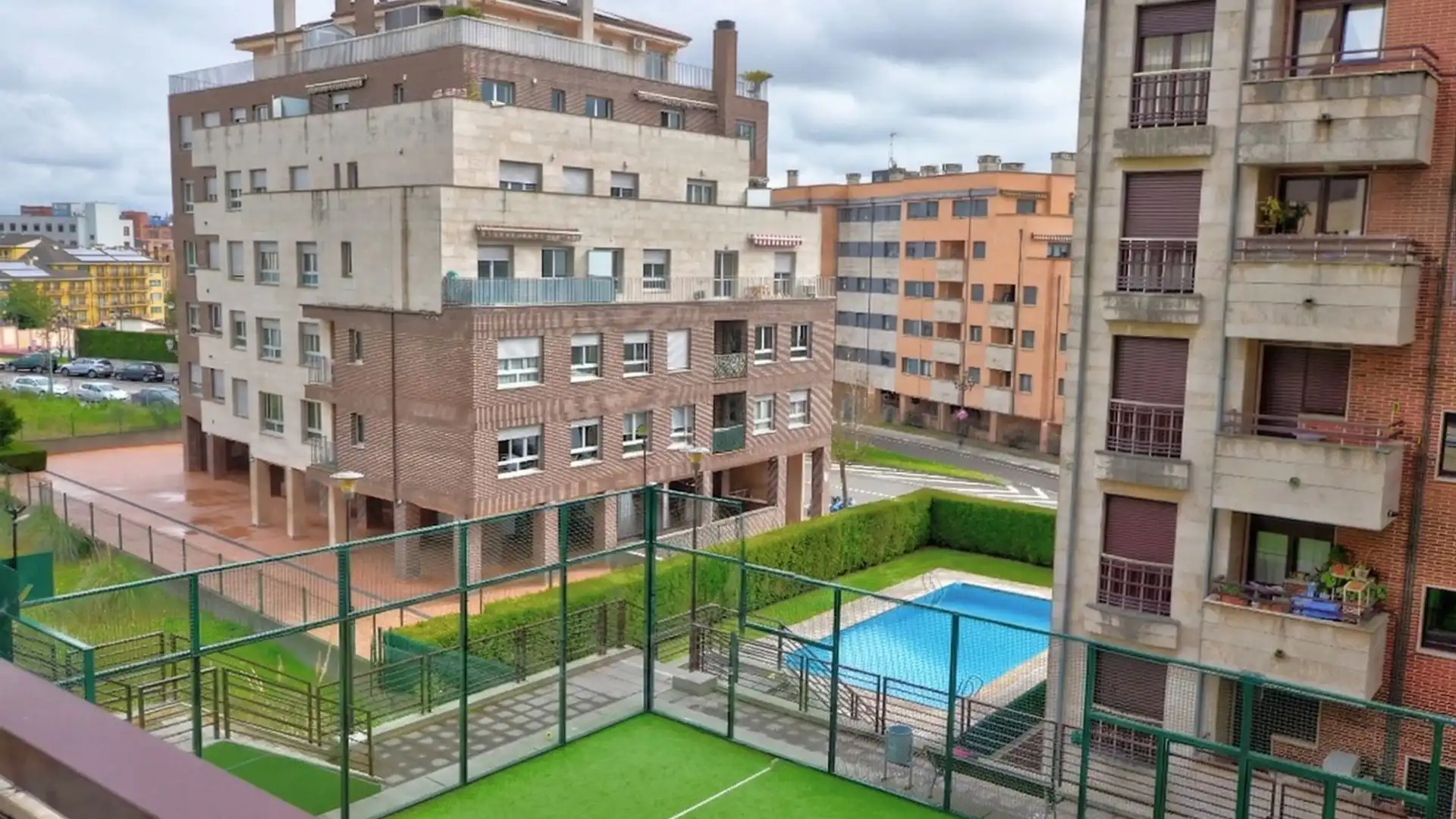 Piscina de Piso en venta en Oviedo  con Aire acondicionado, Calefacción y Jardín privado