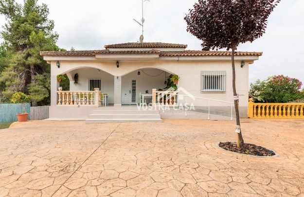 Exterior view of House or chalet to rent in Torrent  with Private garden and Swimming Pool