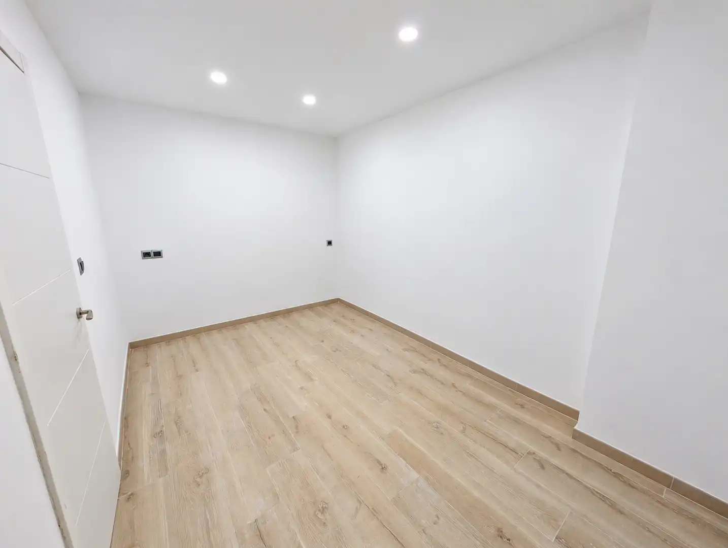 Piso en venta en Badalona con Parquet y Horno