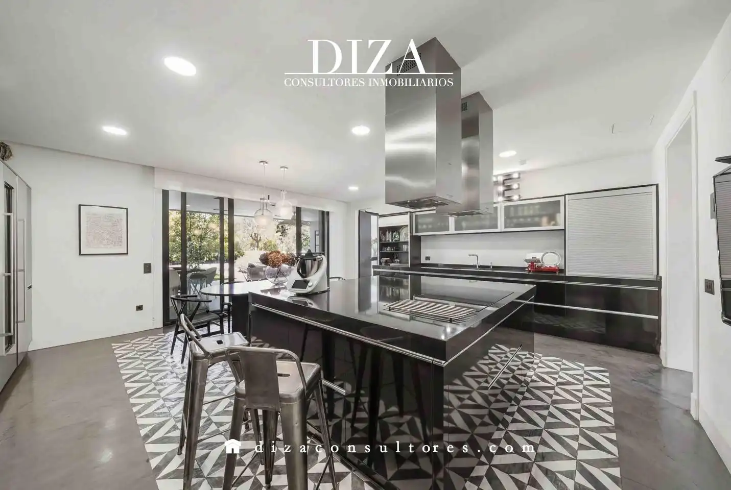 Cocina de Casa o chalet en venta en Boadilla del Monte con Aire acondicionado, Calefacción y Jardín privado