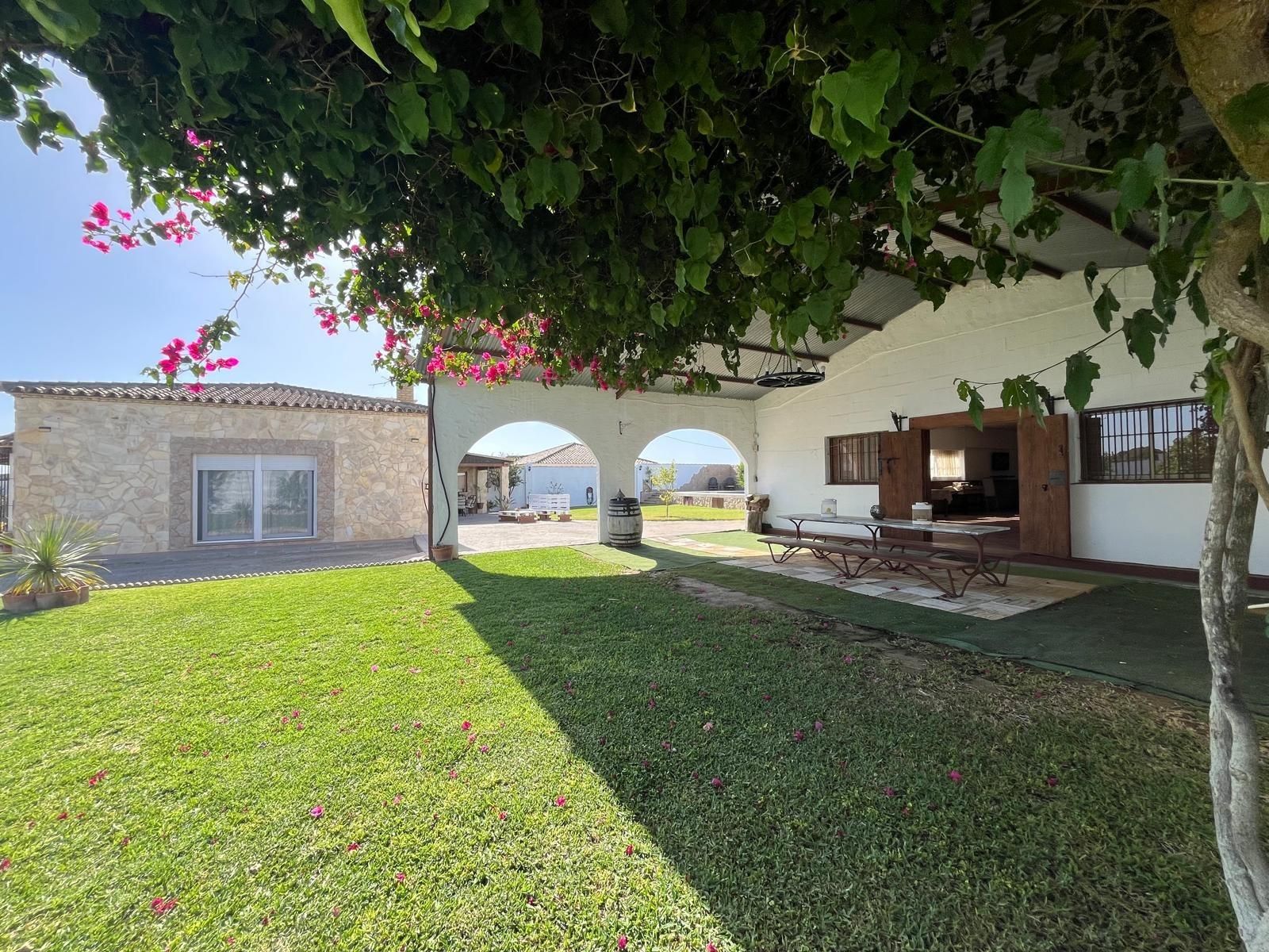 Jardí de Casa o xalet en venda en Chiclana de la Frontera amb Jardí privat, Terrassa i Traster