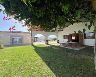 Jardí de Casa o xalet en venda en Chiclana de la Frontera amb Jardí privat, Terrassa i Traster