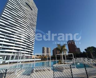 Piscina de Pis de lloguer en Benidorm amb Aire condicionat, Calefacció i Jardí privat