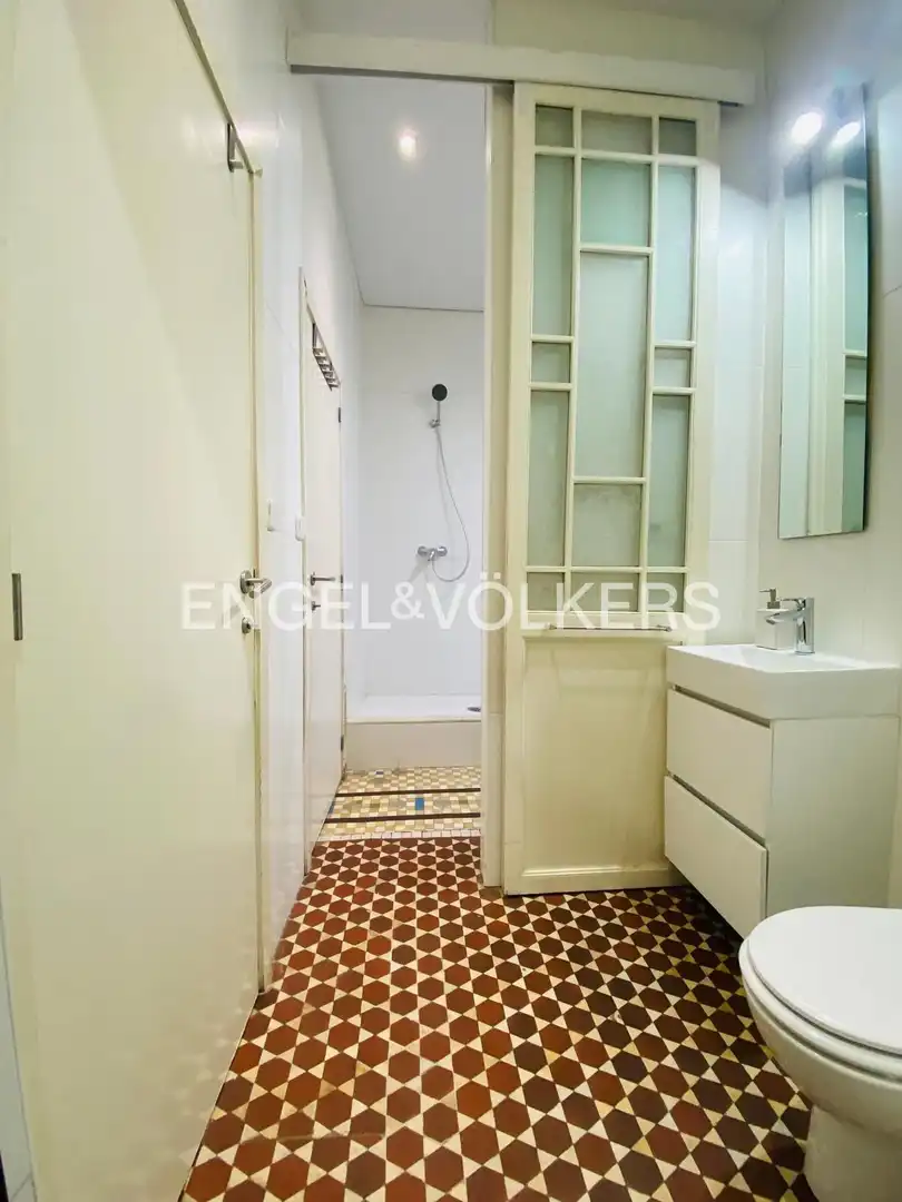 Bathroom of Flat for rent in Valencia  with Air Conditioner and Heating