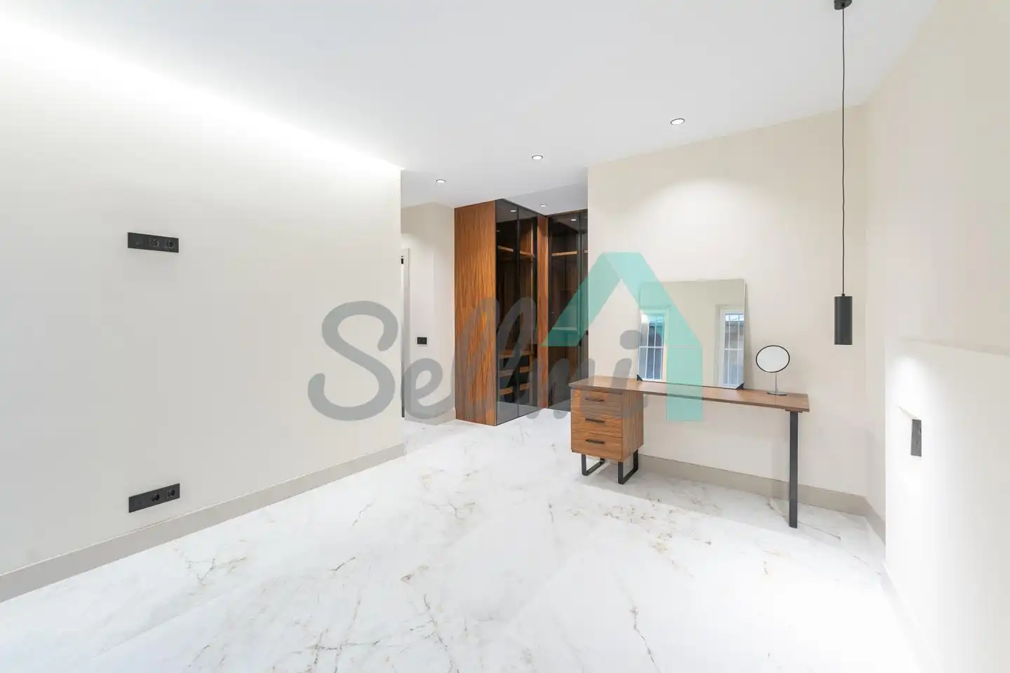 Habitación de Piso en venta en Oviedo  con Calefacción, Trastero y Balcón