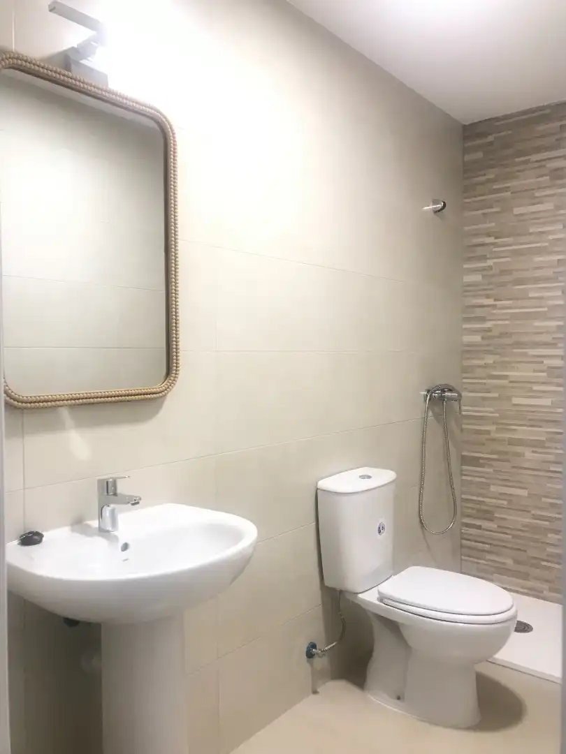 Baño de Ático en venta en Palencia con Terraza, Trastero y Piscina comunitaria
