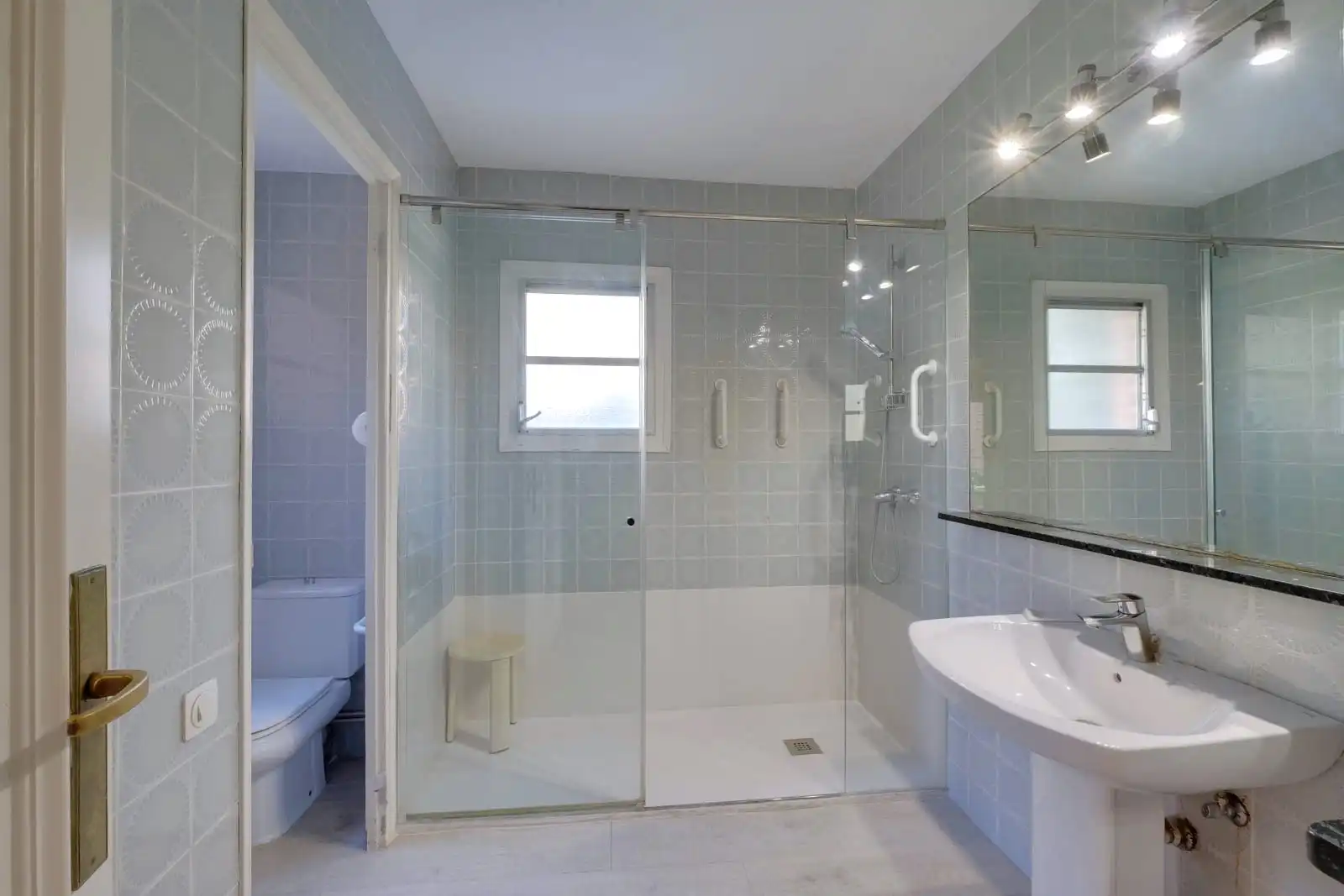 Bathroom of Flat for sale in Barcelona  with Air Conditioner, Heating and Terrace