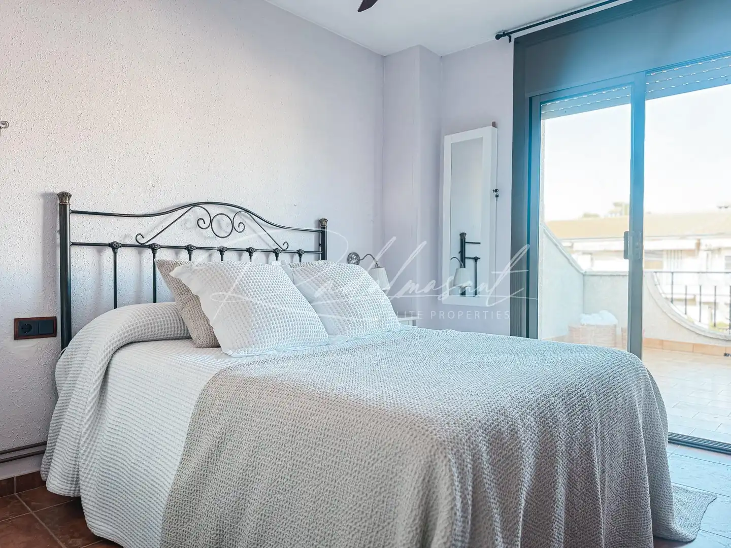 Schlafzimmer von Einfamilien-Reihenhaus zum Verkauf in Cambrils mit Klimaanlage, Heizung und Privatgarten