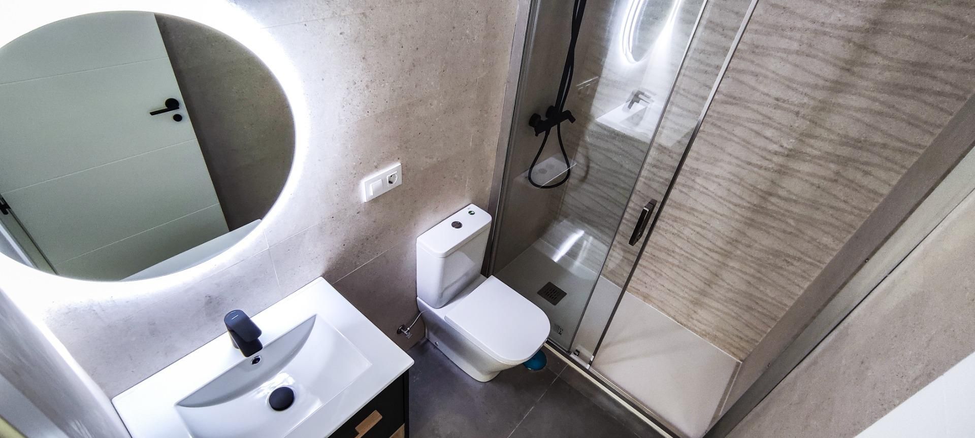 Bany de Pis en venda en  Almería Capital amb Aire condicionat i Calefacció