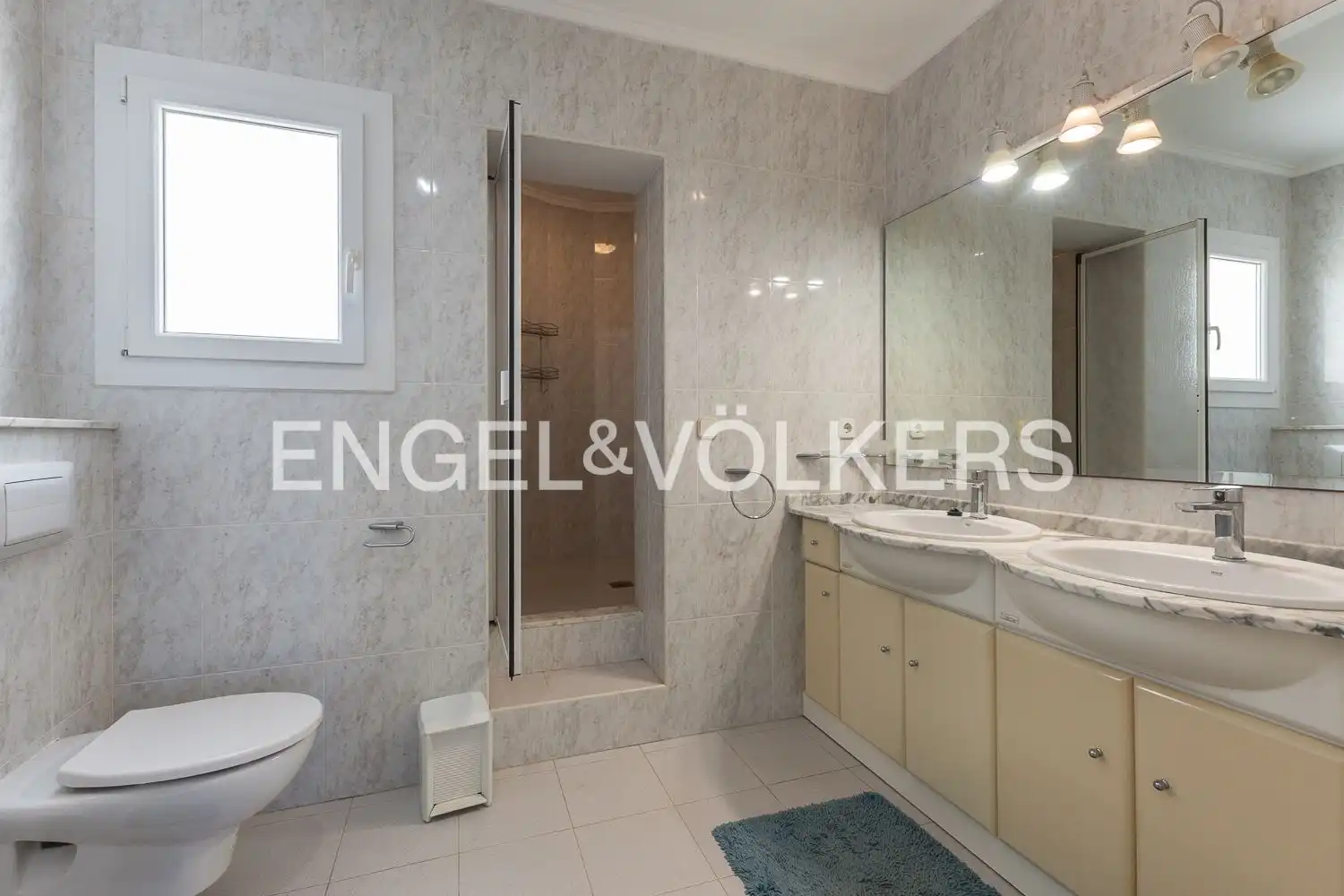 Bathroom of Houses for sale in Dénia  with Air Conditioner, Heating and Private garden